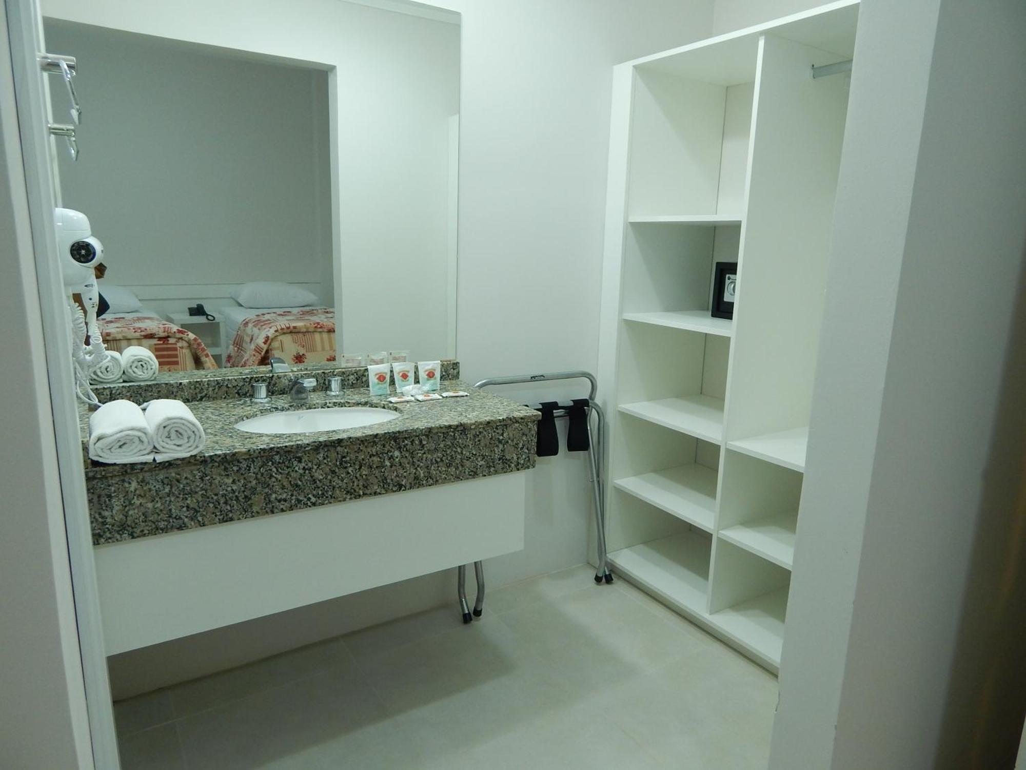 Life Hotel Torres Bilik gambar